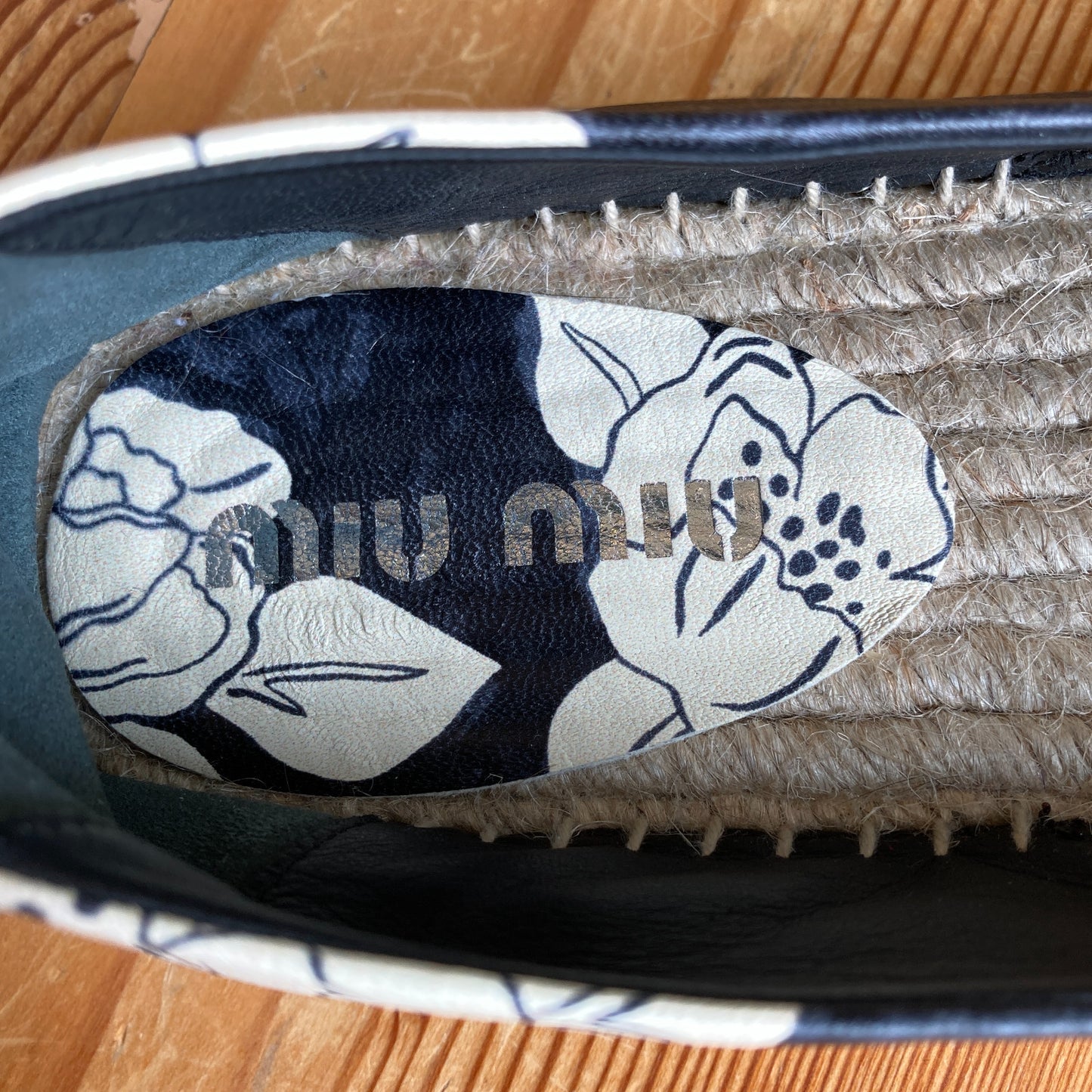 Miu Miu Black White Floral Leather Jute Open Sandals - Size 39 / 8.5 - 1107TZ