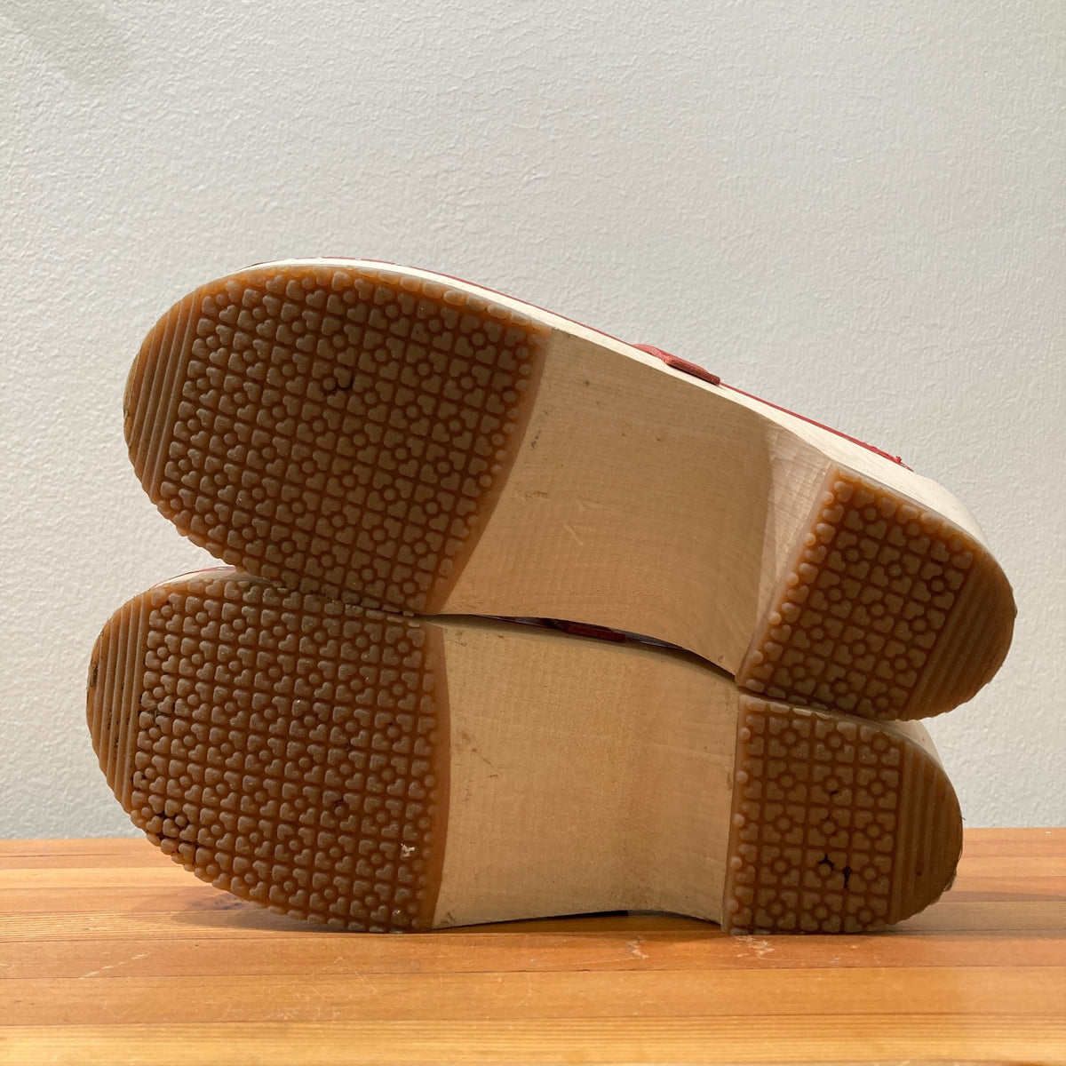 Sandgrens Red Leather Low Heel Stapled Wood Sole Clogs - Size 41 / 10 - 0916KJ
