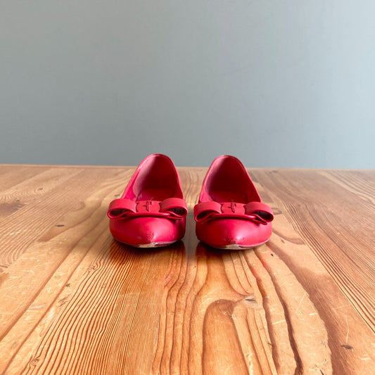 8.5 - Ferragamo Red Leather Bow Toe Viva Flats Shoes w/ Box *skuffed toe 0419NR