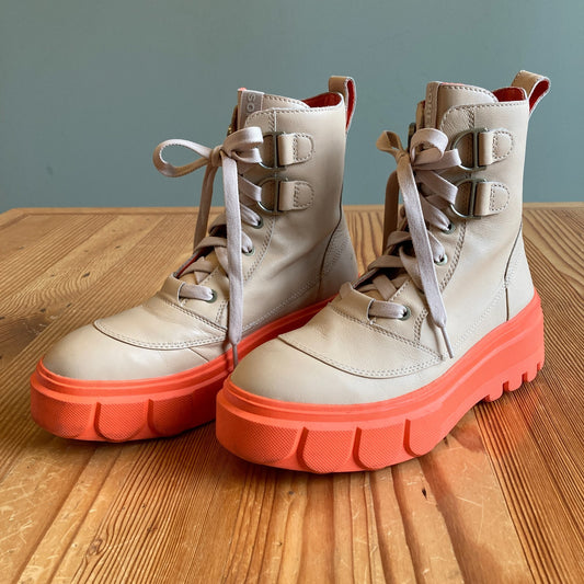 9.5 - Sorel Tan Orange Platform Lace Up Caribou X Waterproof Combat Boots 0114KE