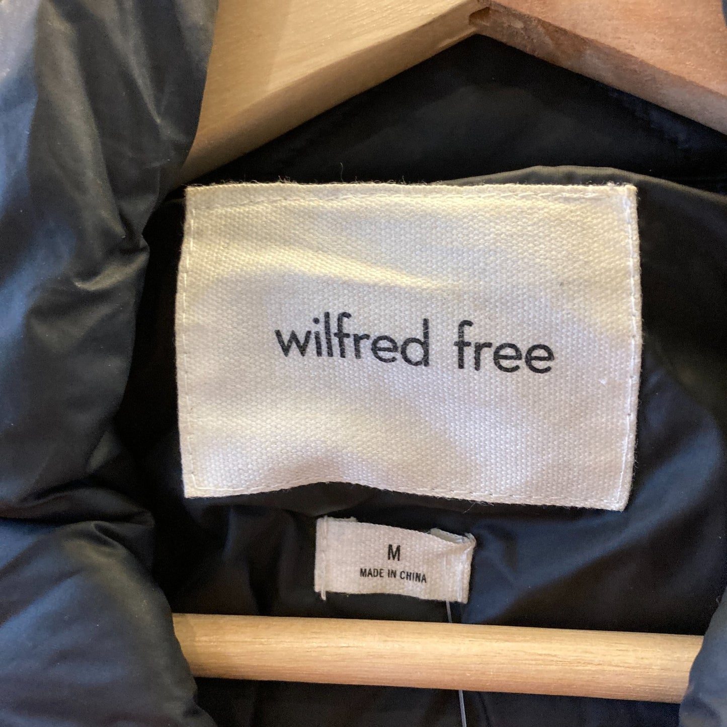 M - Wilfred Free Aritzia Black Oversized Ganna Insulated Puffer Jacket 1009EF