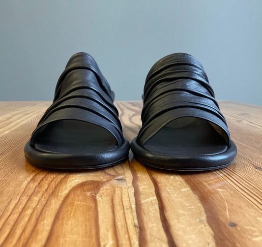 40 - Lauren Manoogian Black Leather Ruche Slide Heels Shoes NEW w/ Box 0416JW