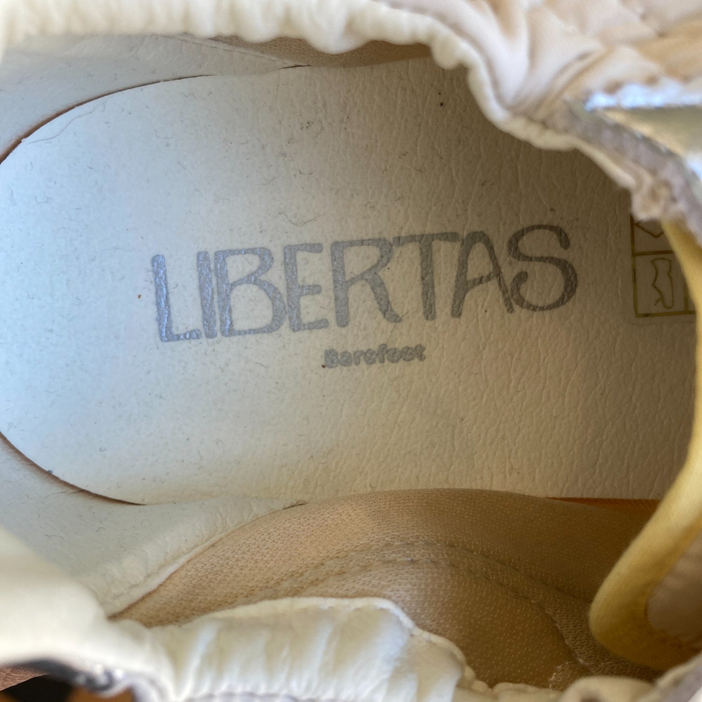 Libertas Barefoot $225 White Silver Barellina Sneakers Shoes - Size 7 - 1107MB