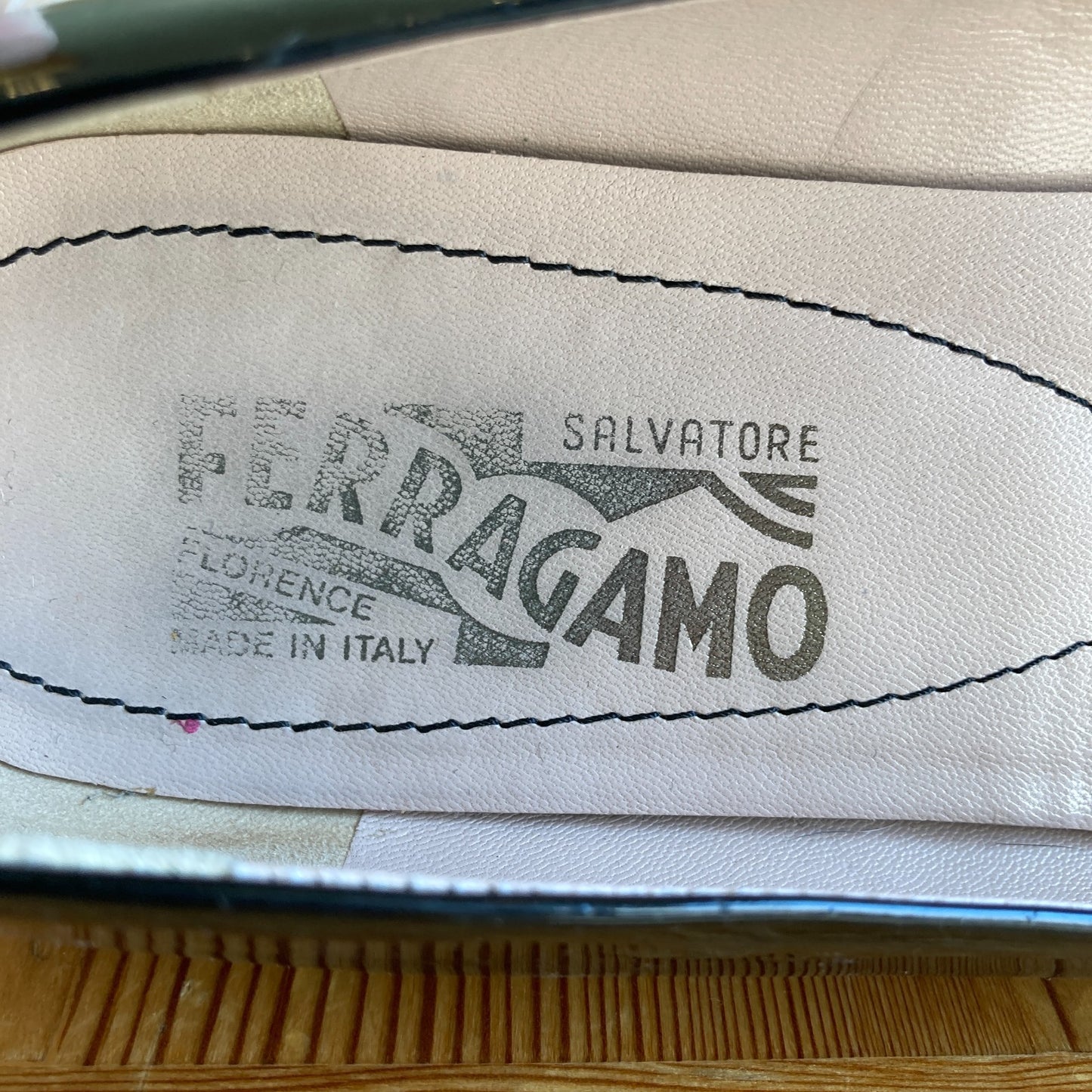 Ferragamo $780 Black Patent Leather Varina Ballet Flats Shoes - Sz 7.5 - 0803XL