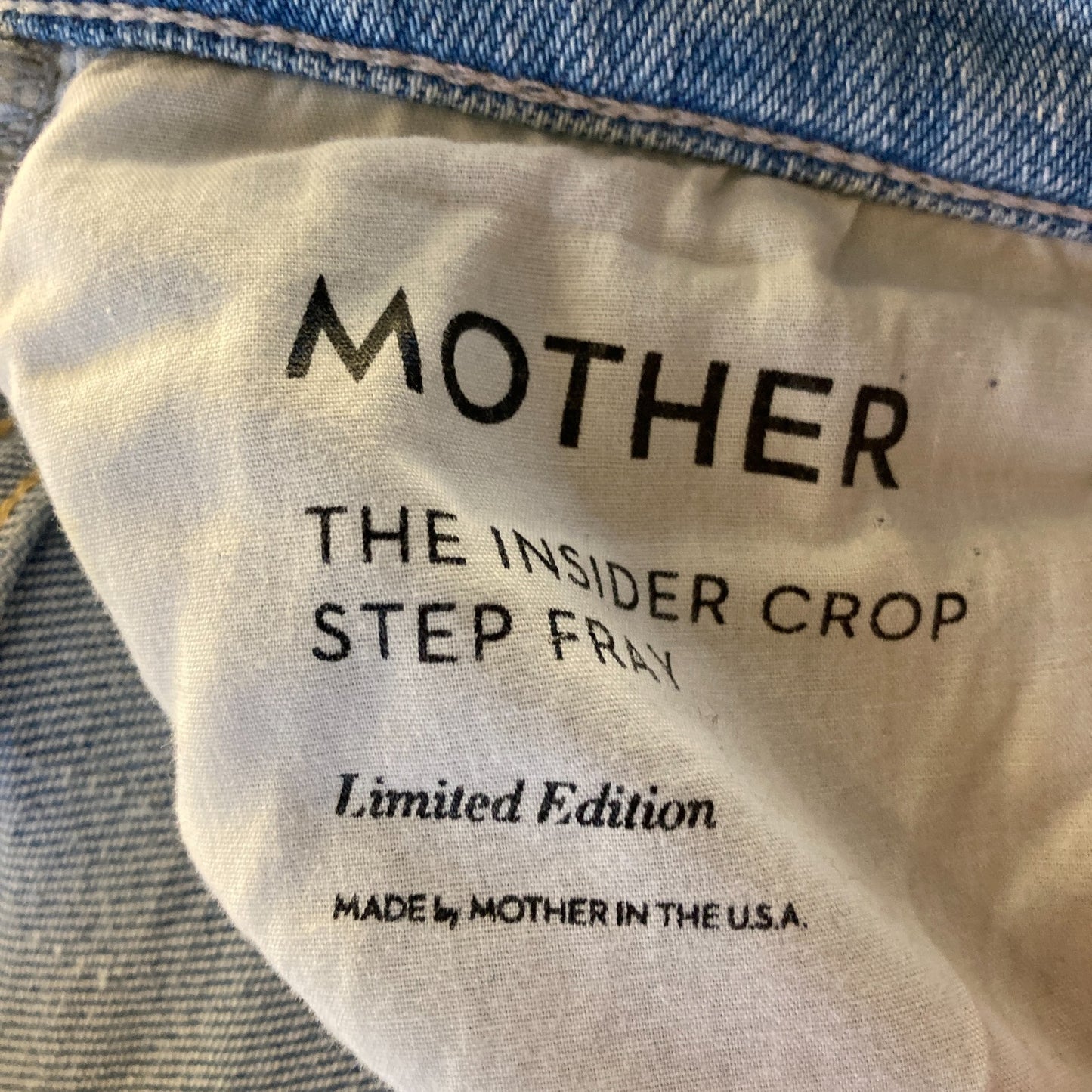 24 - Mother Light Limited Edition Wash The Insider Crop Step Fray Jeans 0203DE