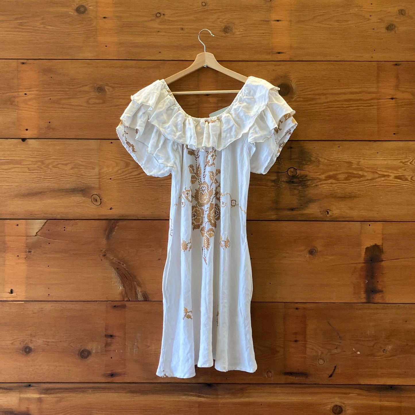 O/S - Holly Stadler Local Designer White Cross-Stitch Ruffled Linen Dress 0812LD