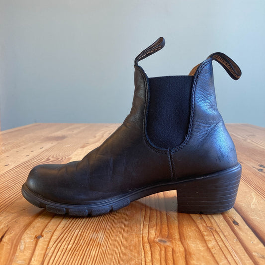 Blundstone $210 Black Leather 1671 Heeled Chelsea Ankle Boots - Size 6 - 0607EP