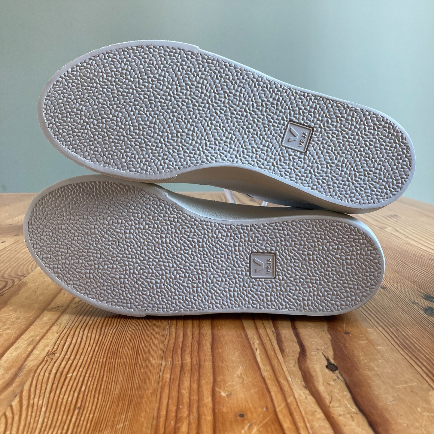 Veja Extra White Esplar Leather Sneaker Shoes NEW w/ Box - Size 42 / 11 - 0919SA