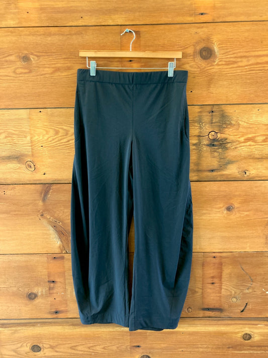 Ruti $249 Black On the Loose Work Barrel Leg Pants - Size 8 - NEW - 4427SC