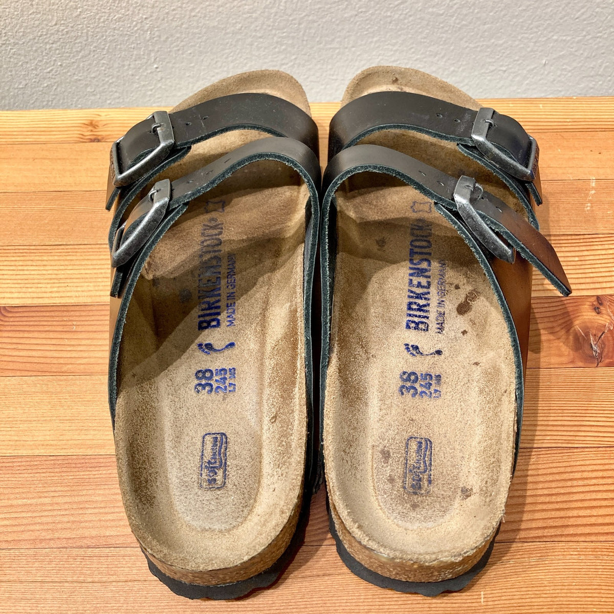 Birkenstock $135 Black Smooth Leather Arizona Sandals - Sz 38 / 7 w/box - 0425SV