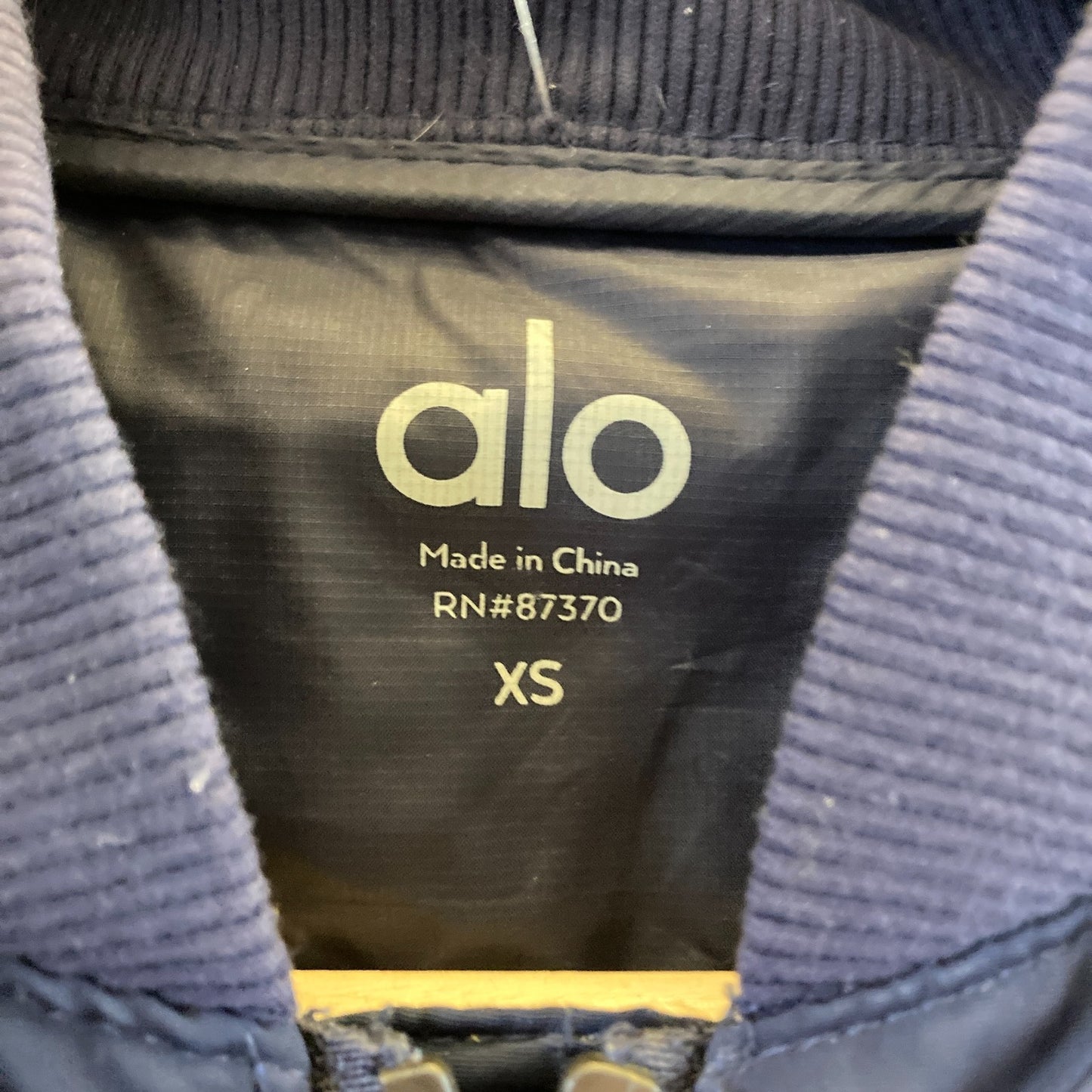XS - ALO Yoga Navy Blue Off Duty Goose Down Bomber Cropped Jacket 0304AS