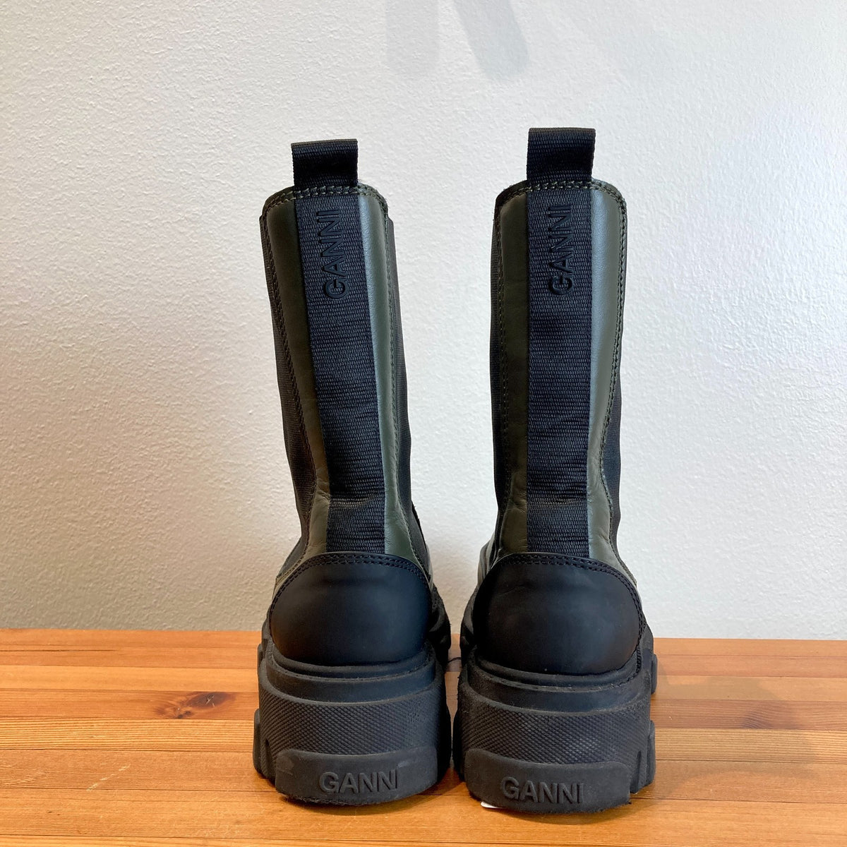 Ganni Green & Black Cleated Mid Platform Chelsea Boots - Size 38 / 8 - 0606RO