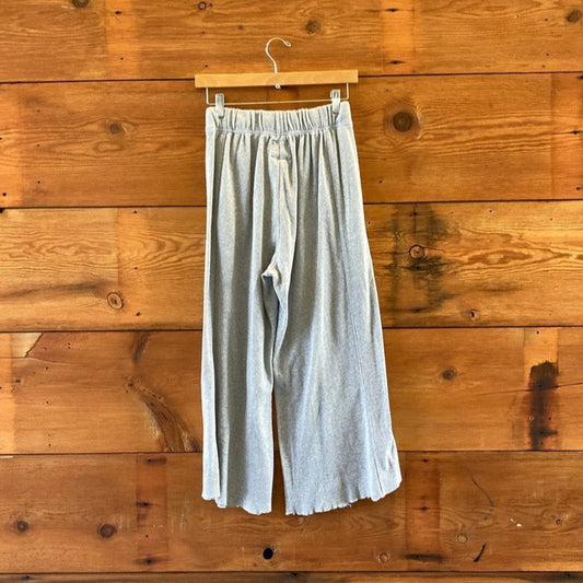Le Bon Shoppe Gray Elastic Waist Cropped Wide Leg Lounge Pants - Size S - 0312IG