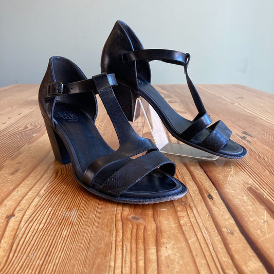 Pantanetti $399 Black Mid T Strap Sandals Heels - Sz 37.5 / 7.5 -w/box - 0121PK