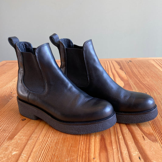 Koio Black Pull-On Leather Chelsea Ankle Boots - Size 38 - 1214CM