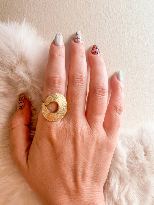 Baizaar - Open Etched Curl Brass Ring: 8