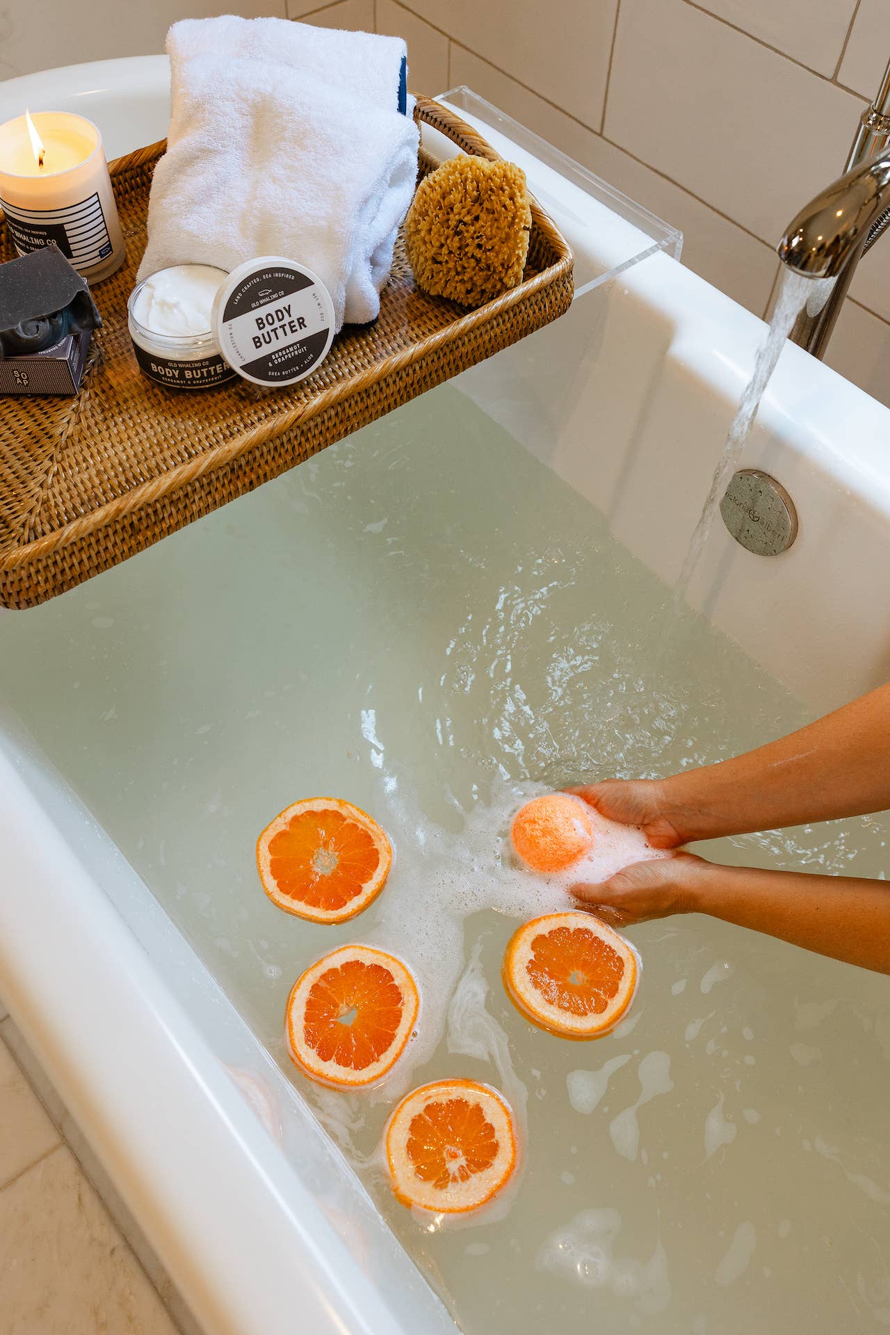 Bergamot &
Grapefruit Bath Bomb