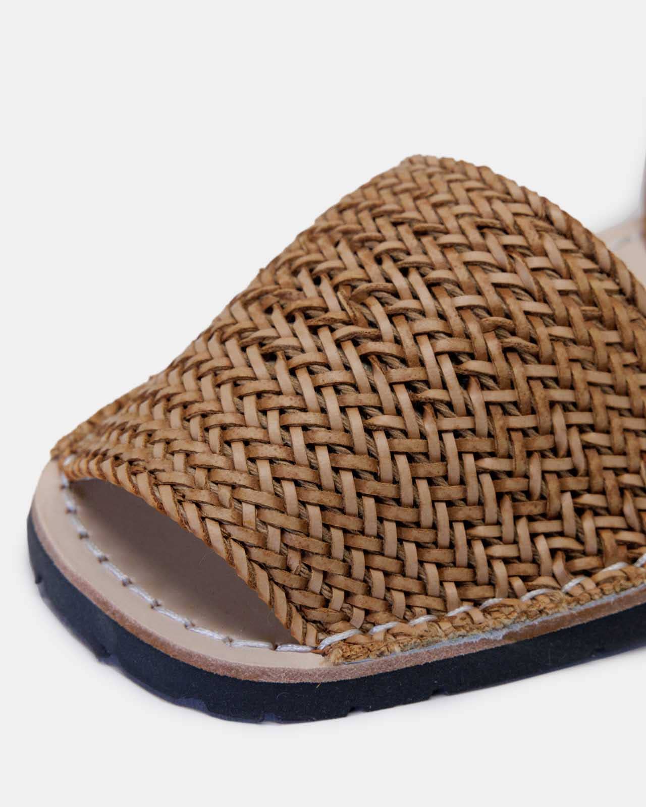 Pons Shoes - Classic Style Woven - Caramel: 7
