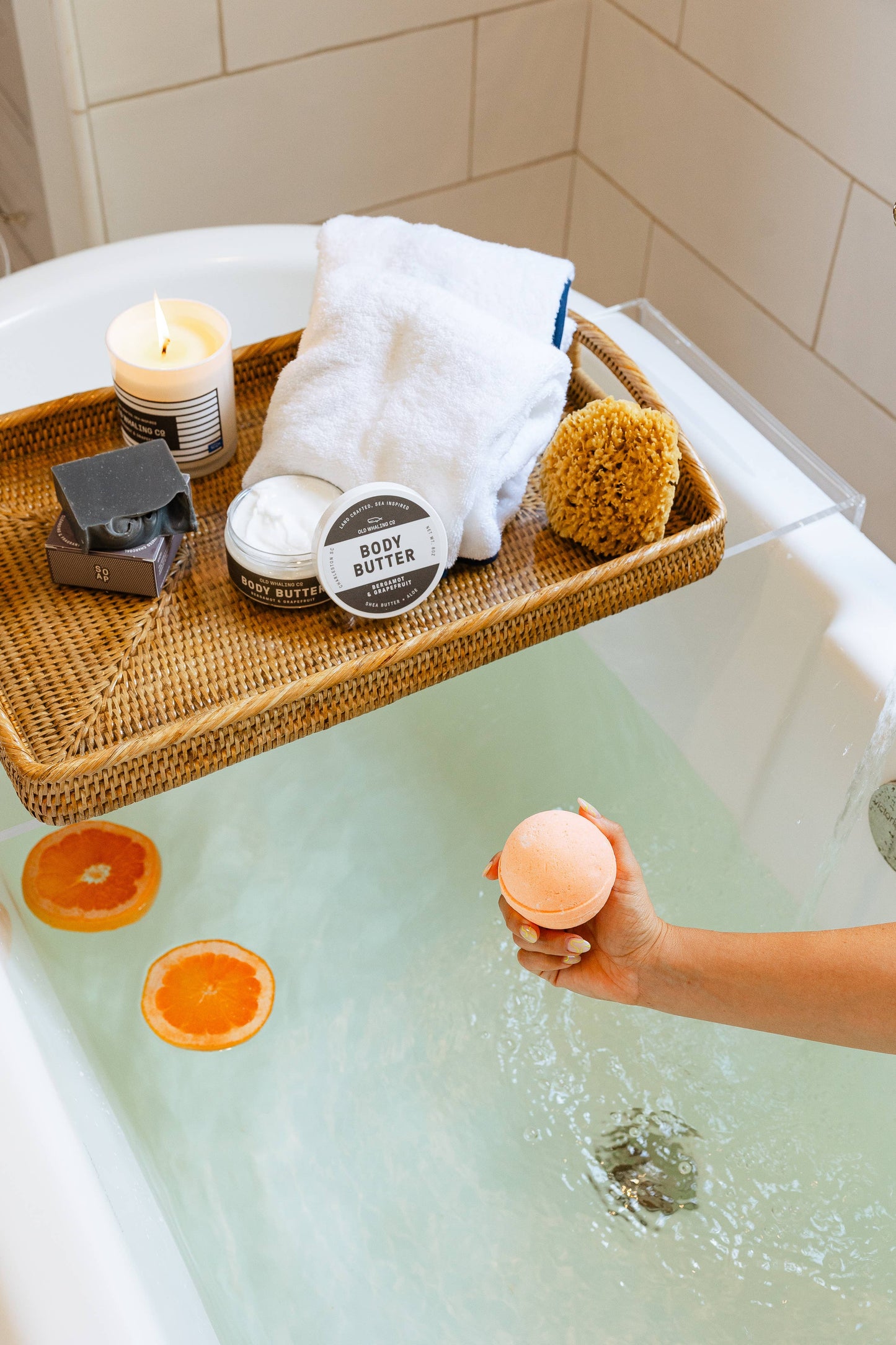 Bergamot &
Grapefruit Bath Bomb