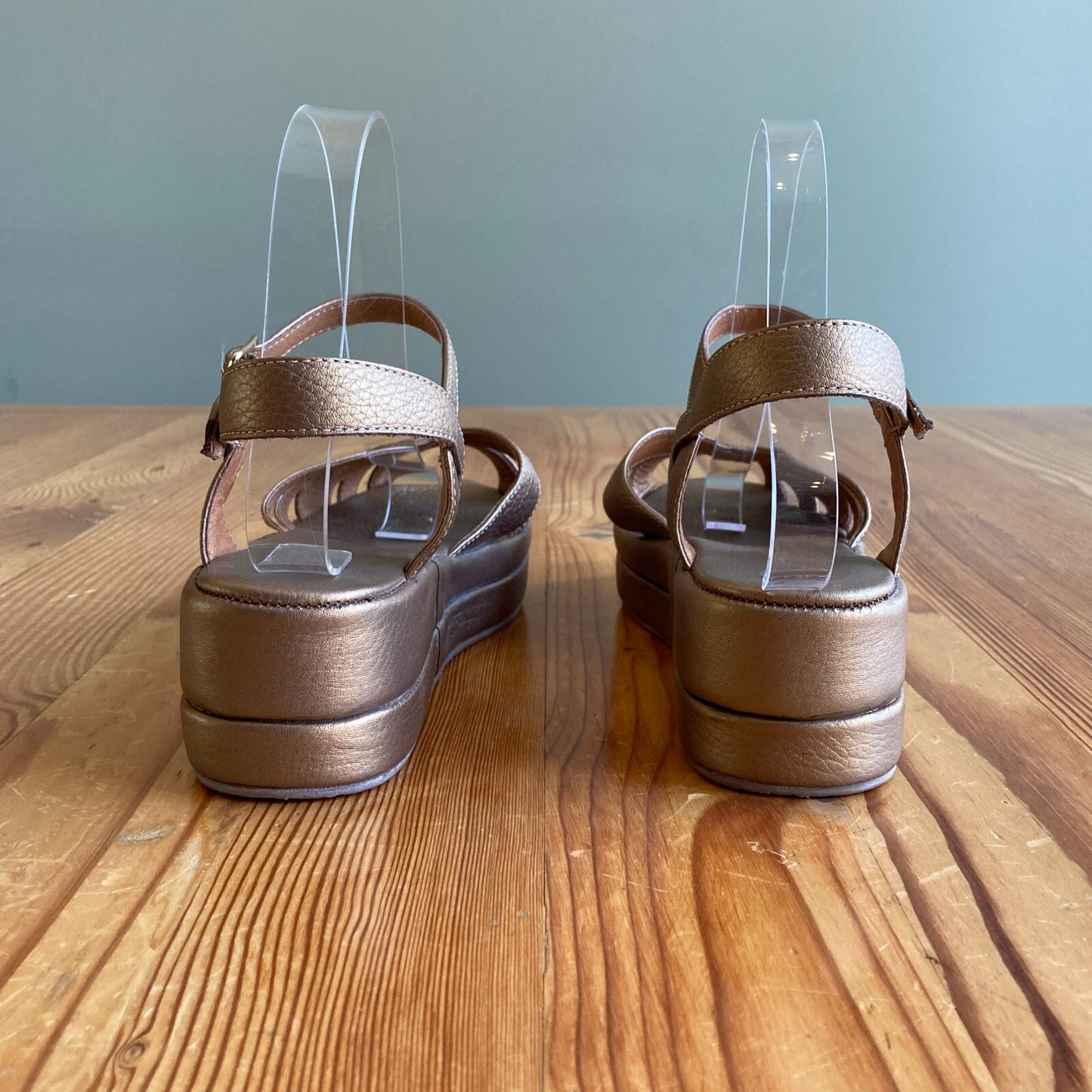 9 - Re-Mix $175 Vintage Gold Platform Leather Strappy Sandals Shoes 0706AV