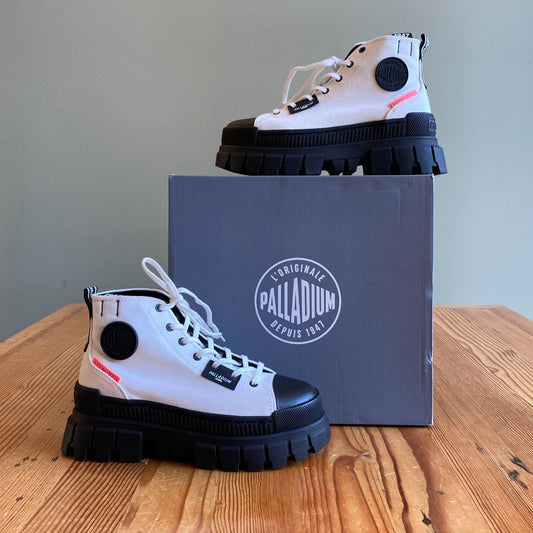 7 - Palladium White Revolt Hi Tx Canvas Platform Lug Sole Boots w/ Box 0817LS