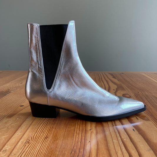 36 / 6 - Frame Silver Leather Metallic Carson Chelsea Boots NEW 0929JM