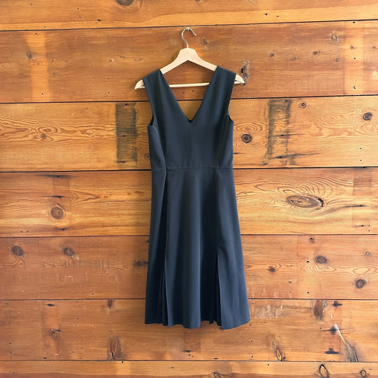 42 IT / M US - PRADA Black V-Neck Sleeveless TopStitch A-Line Dress 0201EB