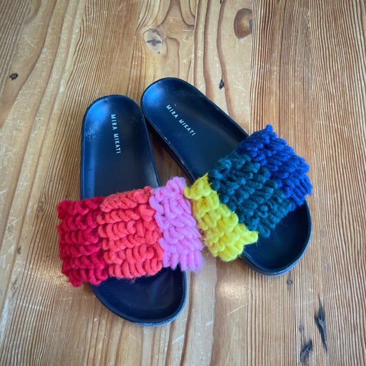38 / .5-8 - Mira Mikati Playful Color Block Loop Knit Slides Sandals 0611AJ