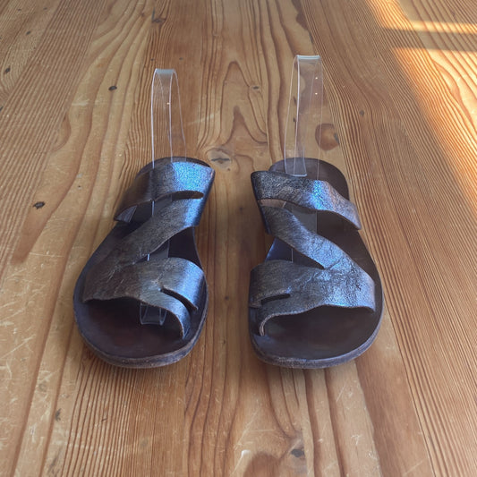38 / 8 - Cydwoq Silver Metallic Leather Handmade Womens Admit Sandals 0808BB