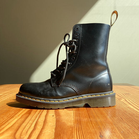 8 - Dr Martens Black Leather 10 Eye Lace Up 1490 Combat Boots 0826NH