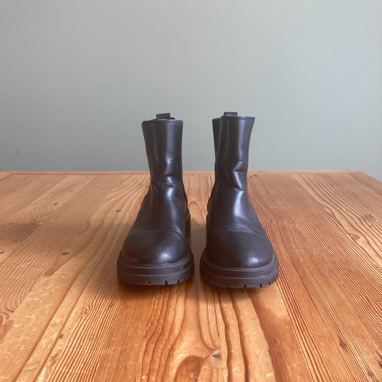 8.5 - Madewell Black Leather The Bradley Chelsea Lugsole Boots 0618BS