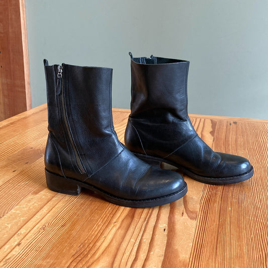 9.5 - Eileen Fisher Black Leather Side Zip Round Toe Ankle Boots 0710CT