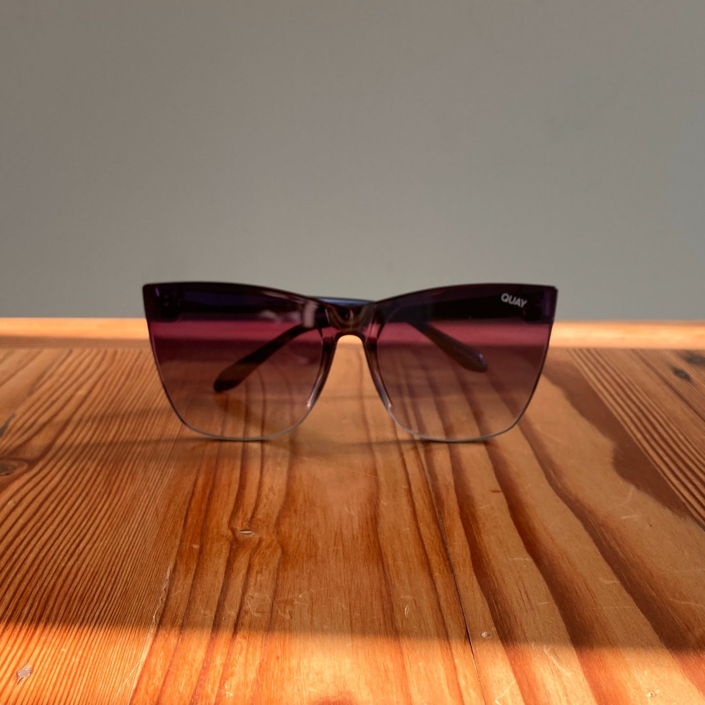 QUAY Black Gradient COME THRU Oversize Cat Eye Sunglasses w/ Case 0113TS