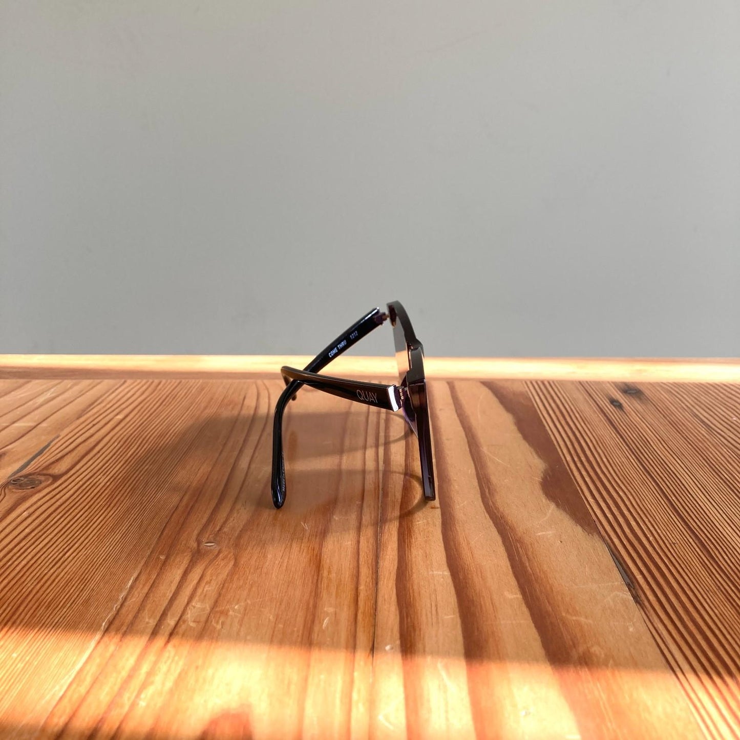 QUAY Black Gradient COME THRU Oversize Cat Eye Sunglasses w/ Case 0113TS