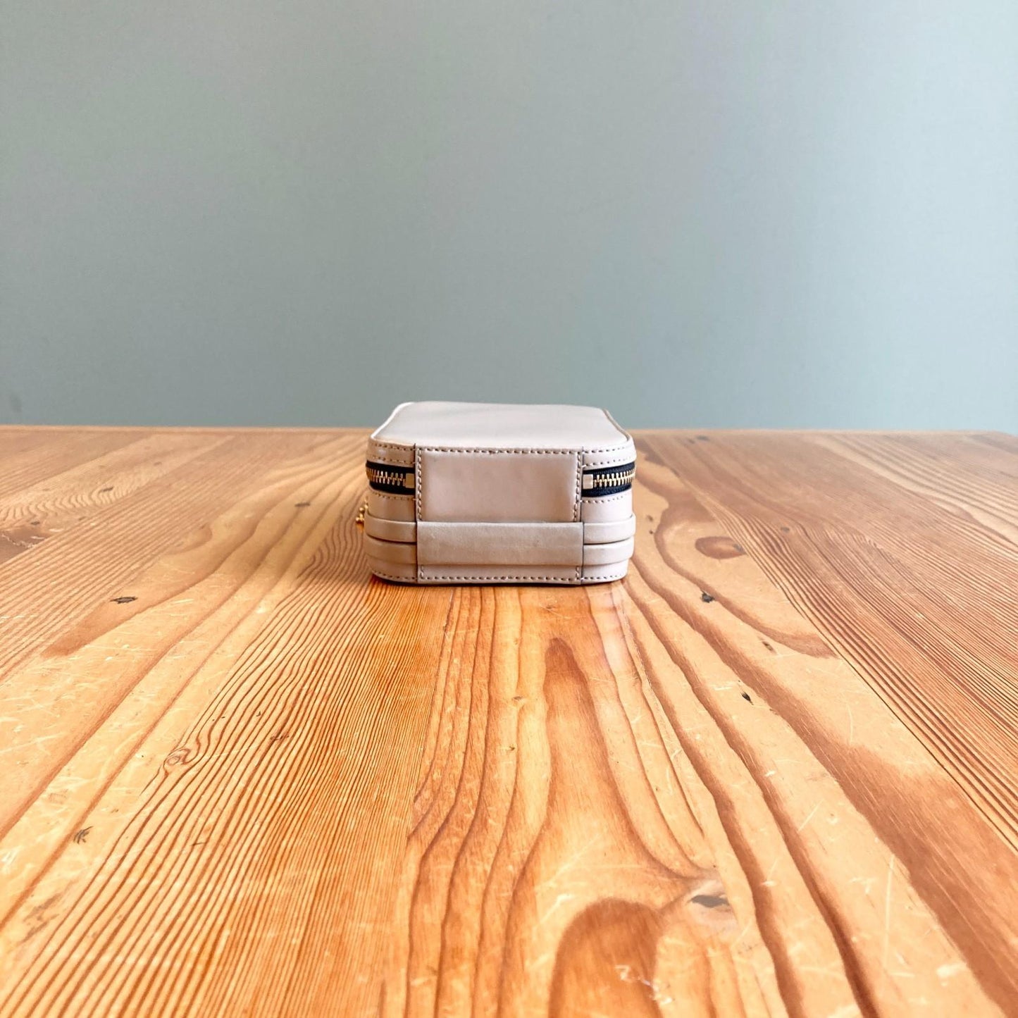 Marc Jacobs $495 Sand Tan Smooth Leather The Vanity Crossbody Purse Bag 0714NF