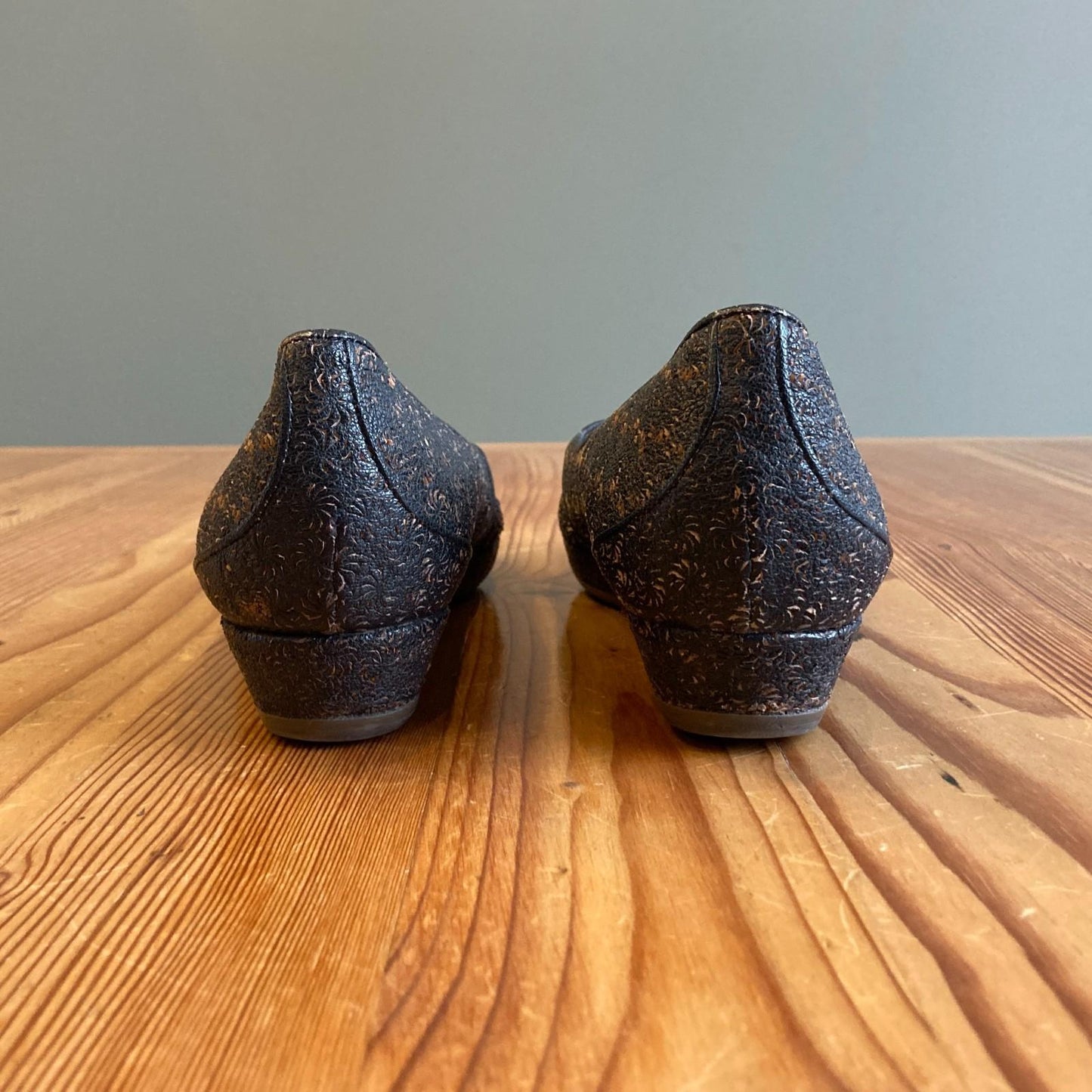 39.5 / 9 - Dries van Noten Black & Tan Floral Low Wedge Flats Shoes 1019HV