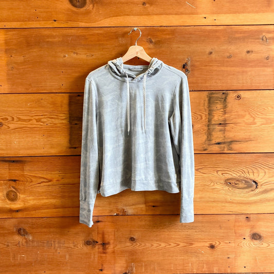 M - Vuori Light Heather Gray Camo Halo Essential Hoodie Sweatshirt 3333MC