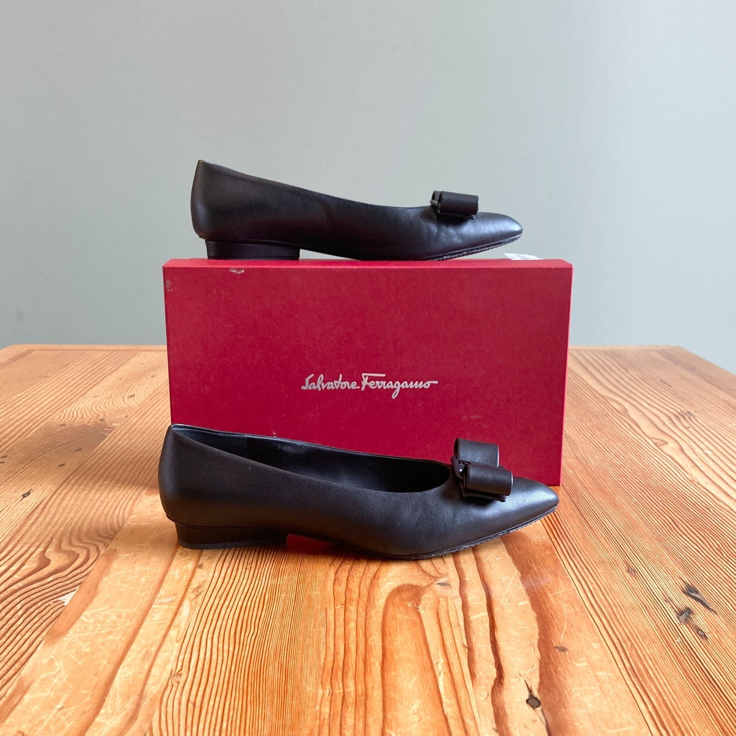 8.5 - Ferragamo Black Leather Bow Toe Viva Flats Shoes w/ Box 0419NR