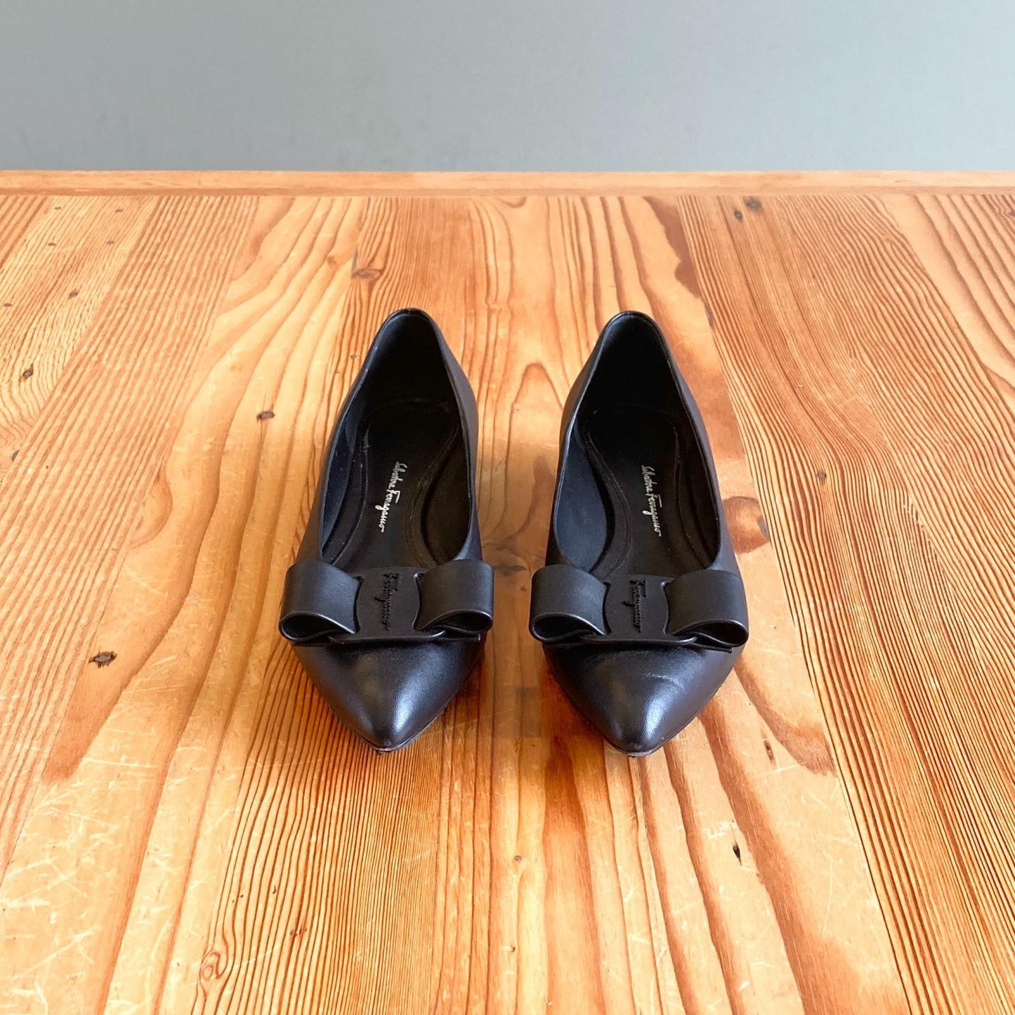 8.5 - Ferragamo Black Leather Bow Toe Viva Flats Shoes w/ Box 0419NR