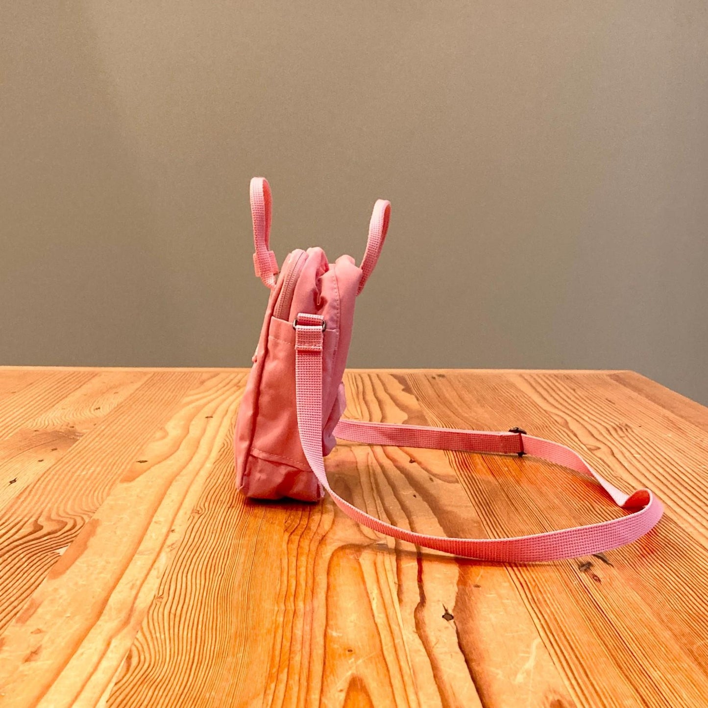 FJALLRAVEN Pink Kånken Sling Crossbody Bag 0723ML