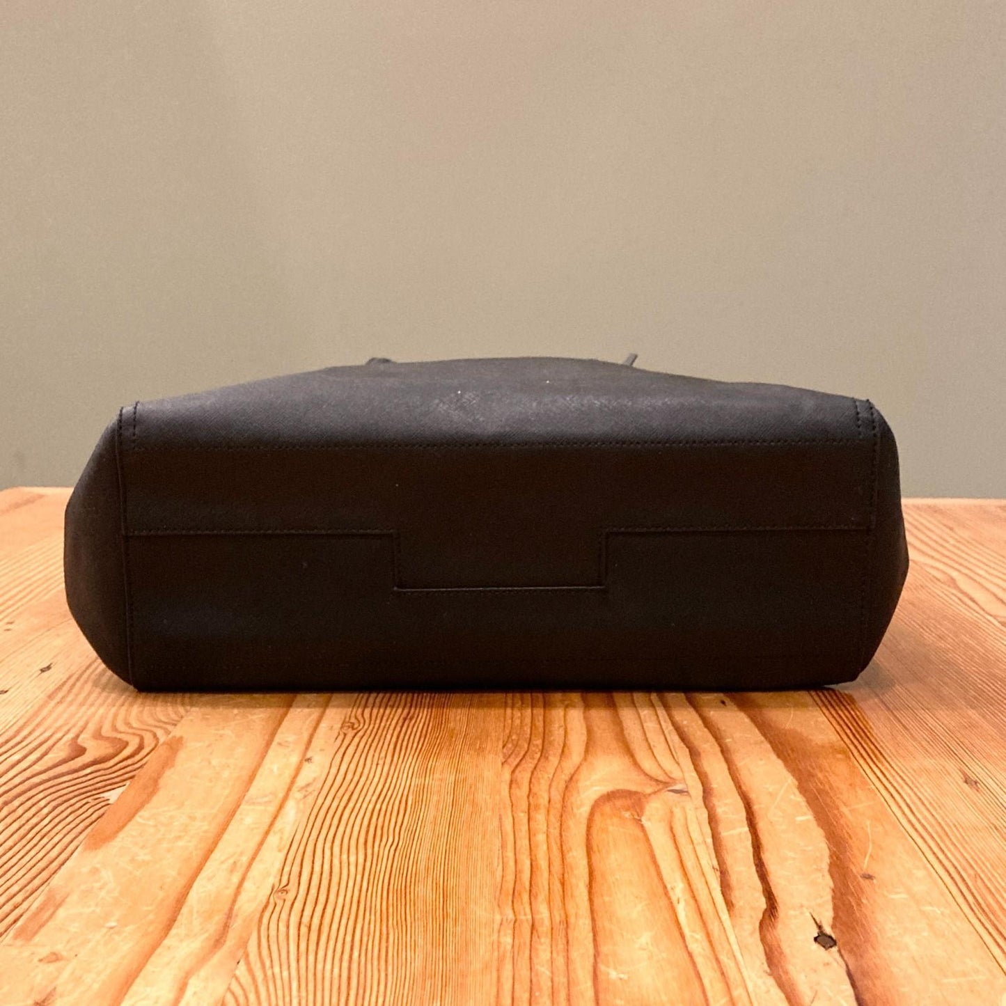 Tory Burch $398 Black Saffiano Leather Large Robinson Tote Bag Purse 0930AB