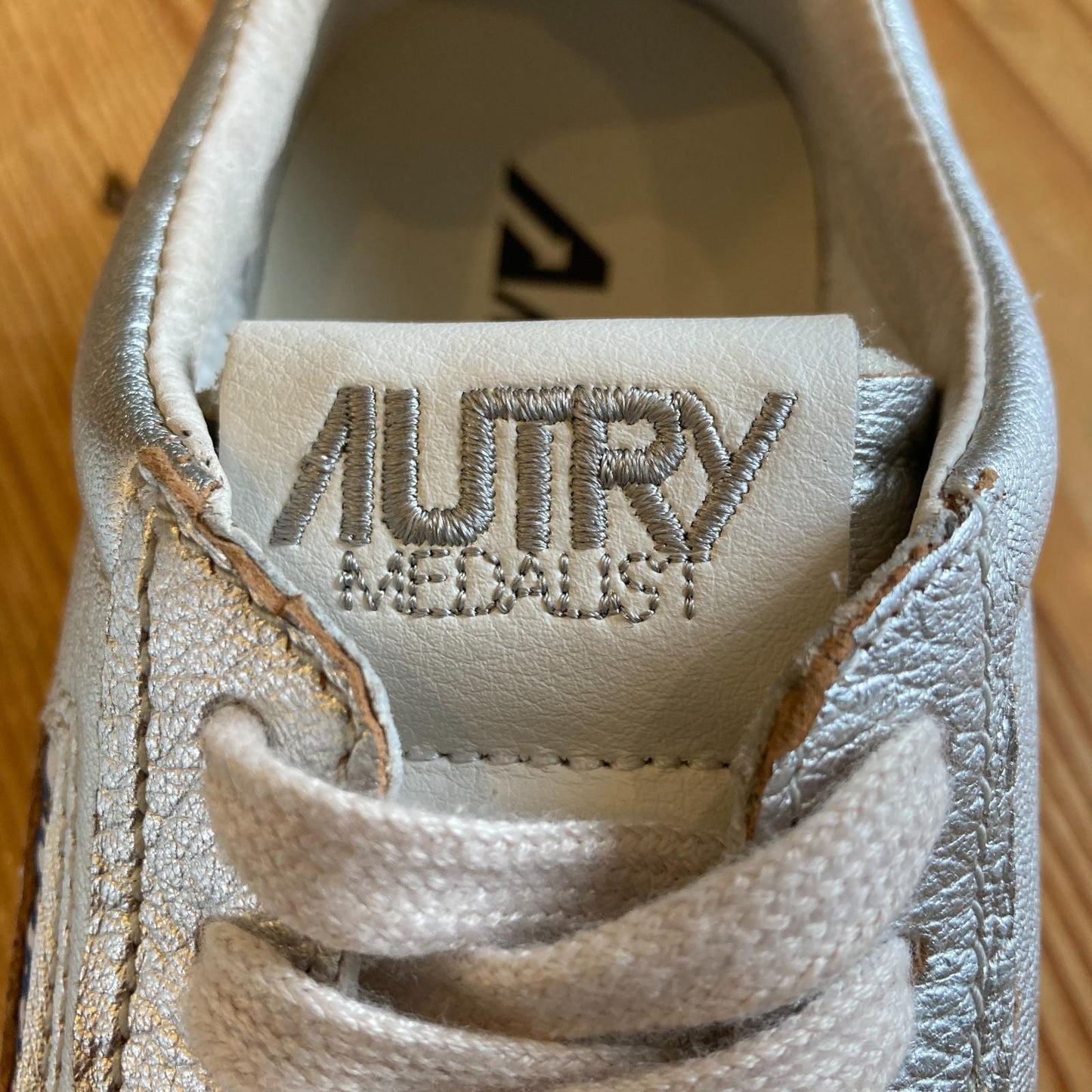 39 / 8.5 - Autry Silver Metallic Medalist Sneakers Womens Shoes 4427SC