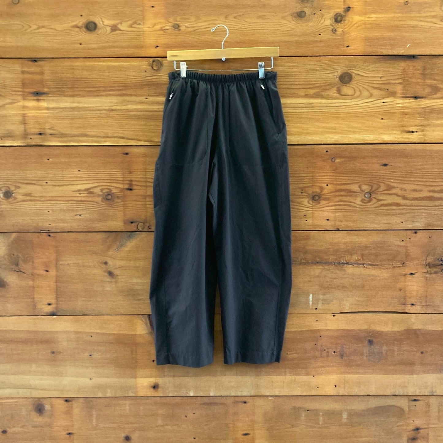 6 - Lululemon Black Mid-Rise Barrel-Leg Lightweight Cropped Pant 0721DK