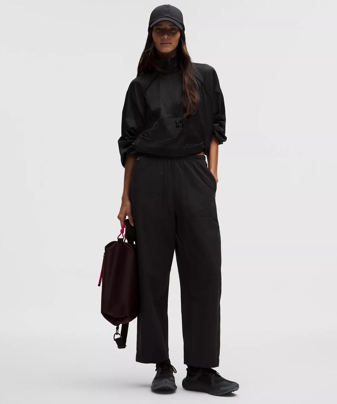 6 - Lululemon Black Mid-Rise Barrel-Leg Lightweight Cropped Pant 0721DK