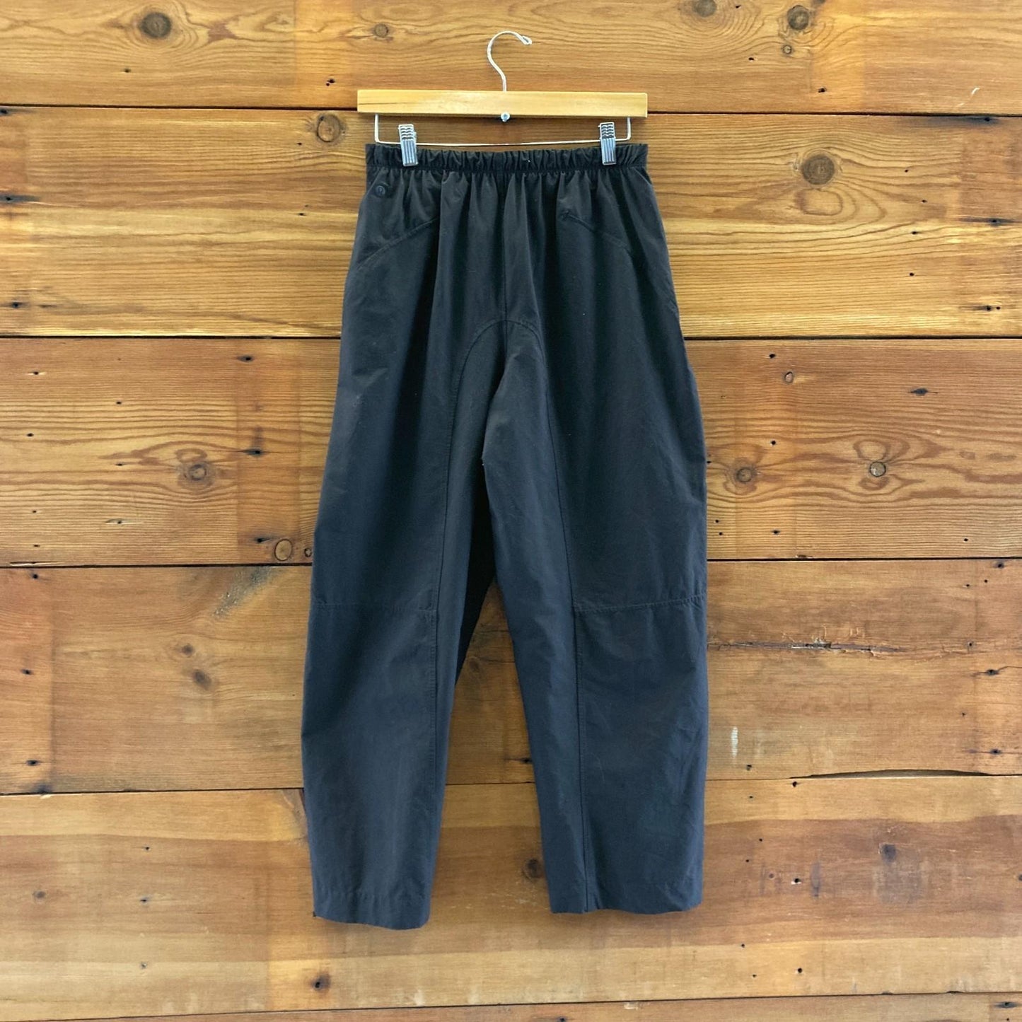 6 - Lululemon Black Mid-Rise Barrel-Leg Lightweight Cropped Pant 0721DK