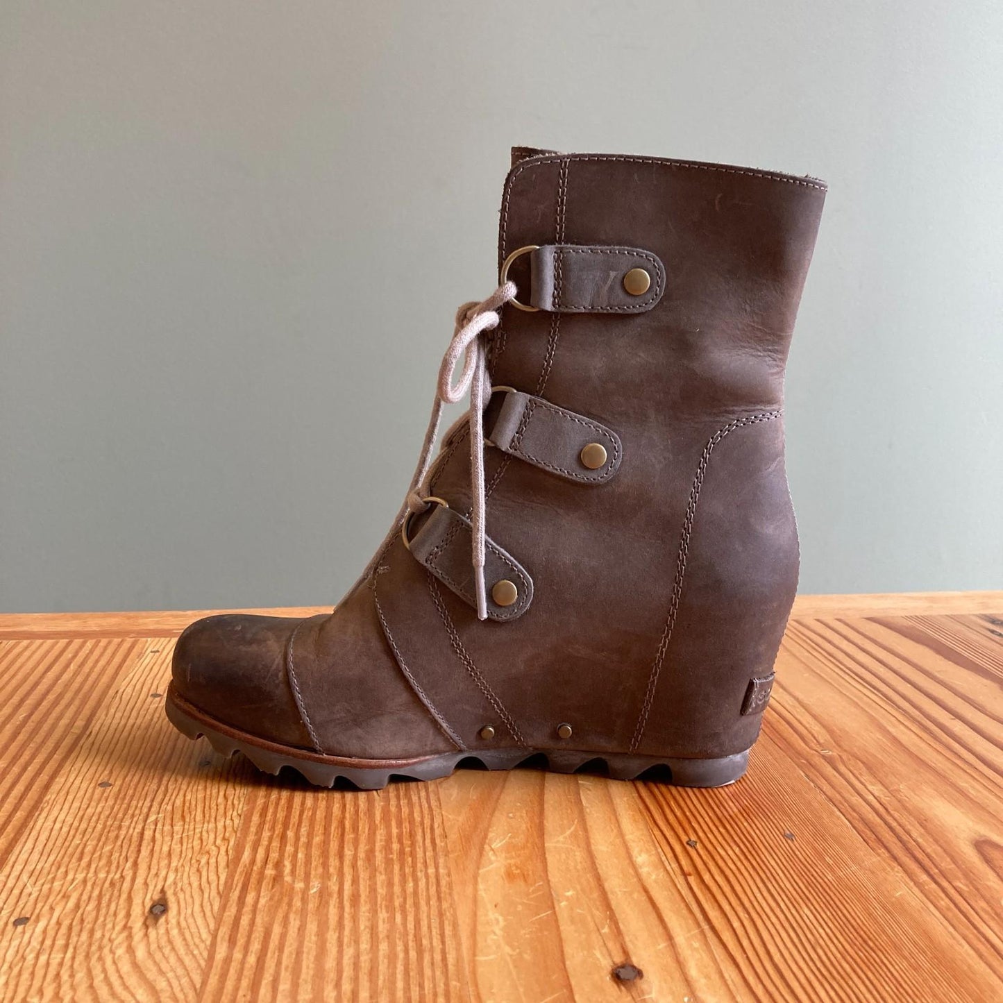 9 - Sorel Light Brown Joan of Arctic Wedge II Lace Up Womens Boots 0116AM