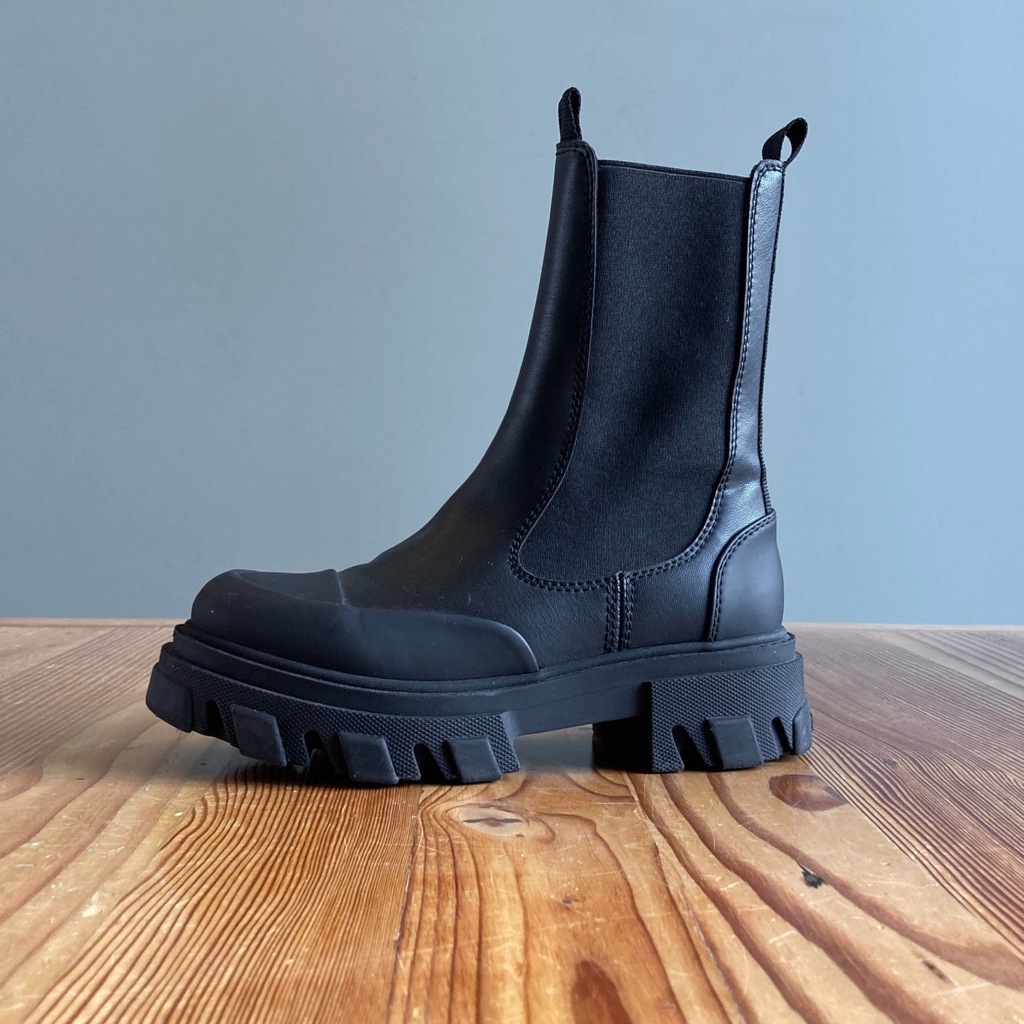 36 / 5.5 - Ganni Black Leather Chelsea Chunky Lug Sole Womens Mid Boots 0312IG