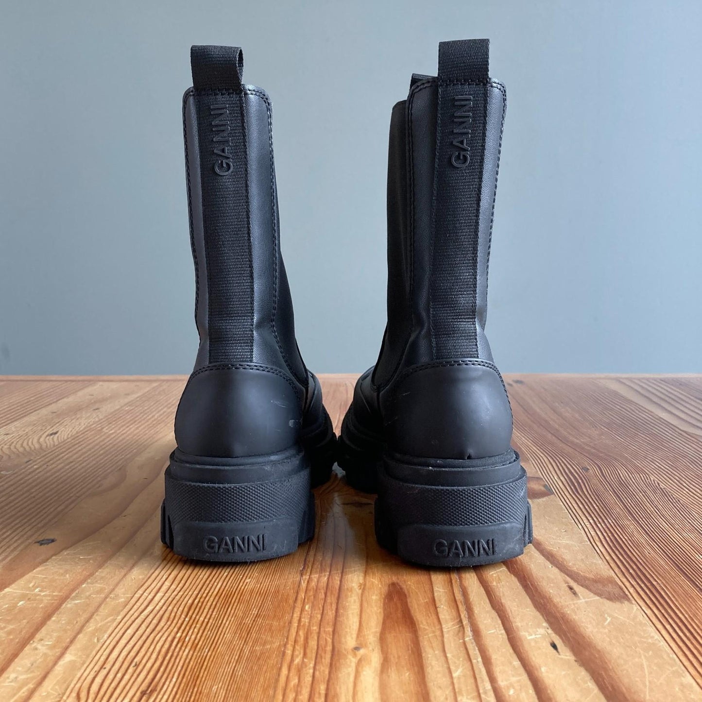 36 / 5.5 - Ganni Black Leather Chelsea Chunky Lug Sole Womens Mid Boots 0312IG