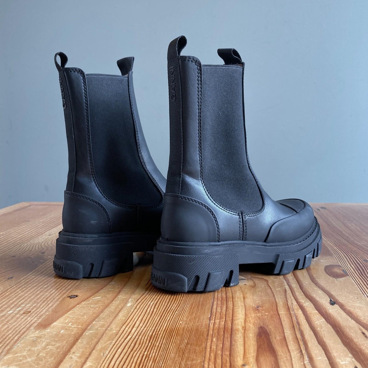 36 / 5.5 - Ganni Black Leather Chelsea Chunky Lug Sole Womens Mid Boots 0312IG