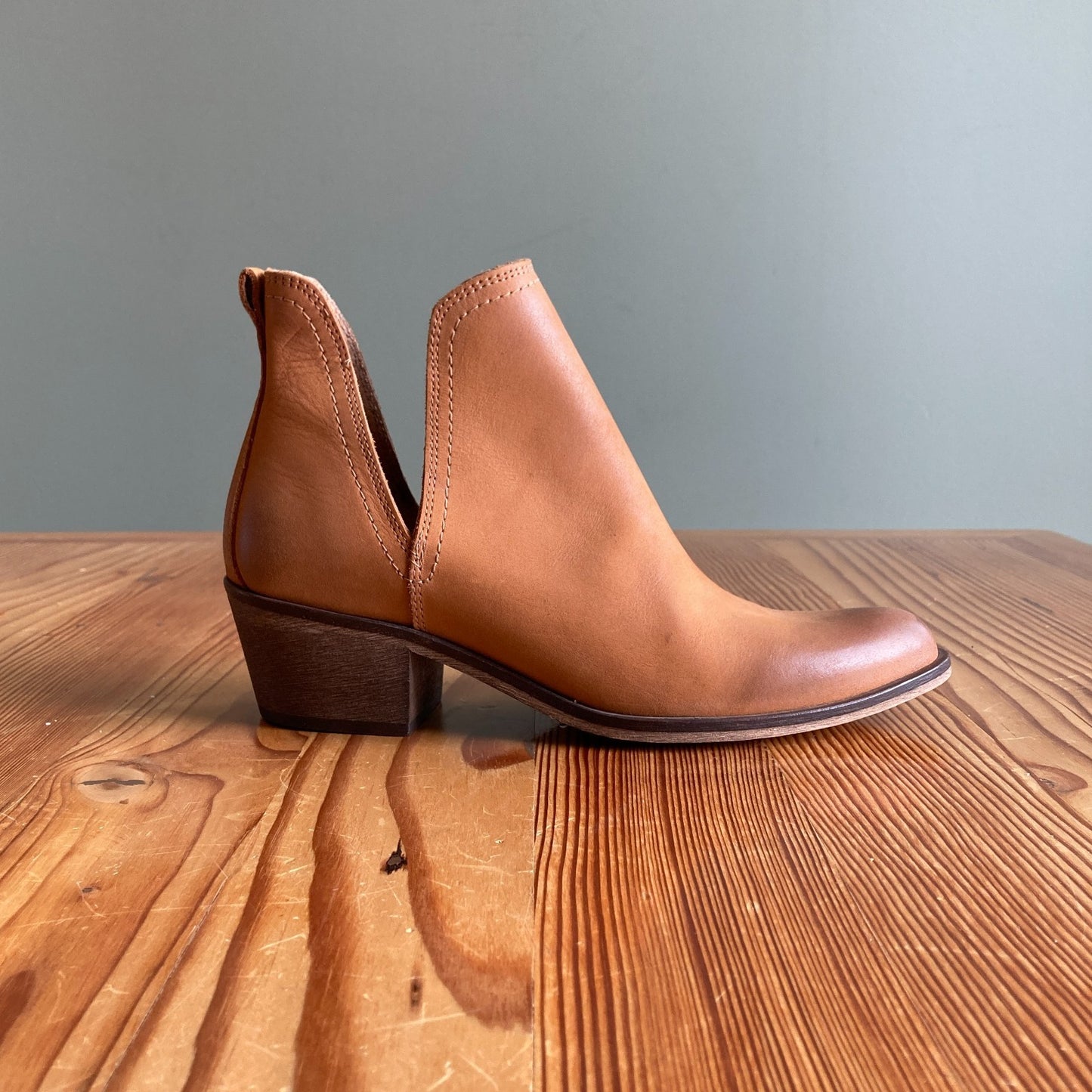 36 / 5.5-6 - Overland Caramel Leather V-cut sides Cassidy Ankle Boots 1209BM